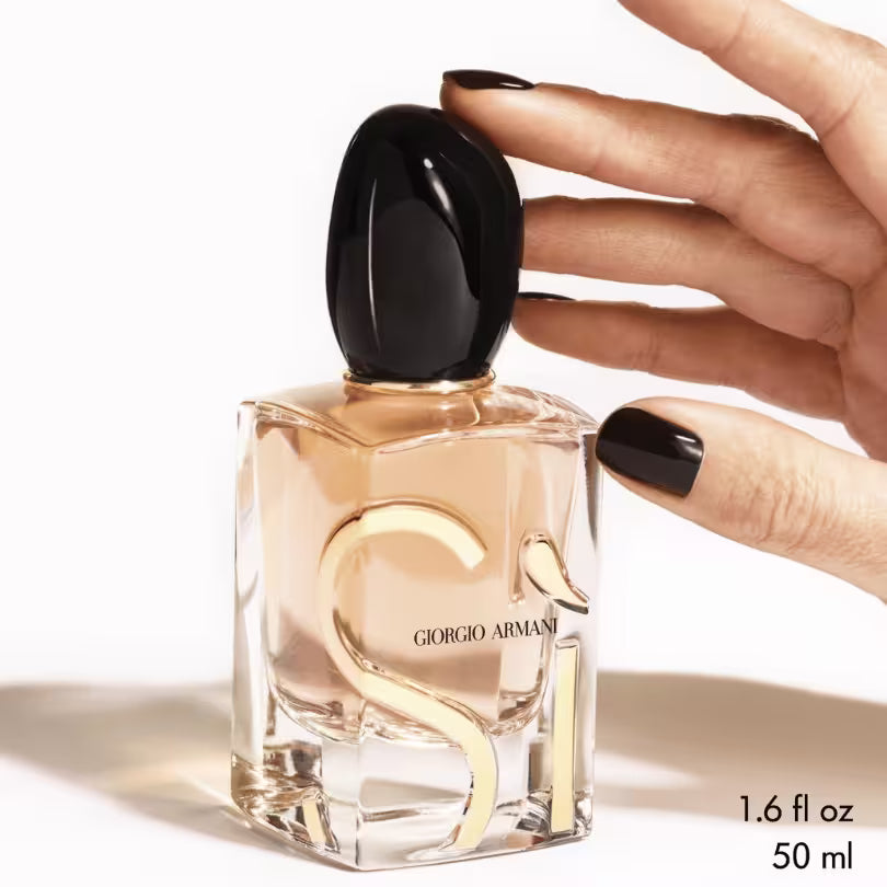 Giorgio Armani Sì Eau de Parfum 50ml bottle held in hand